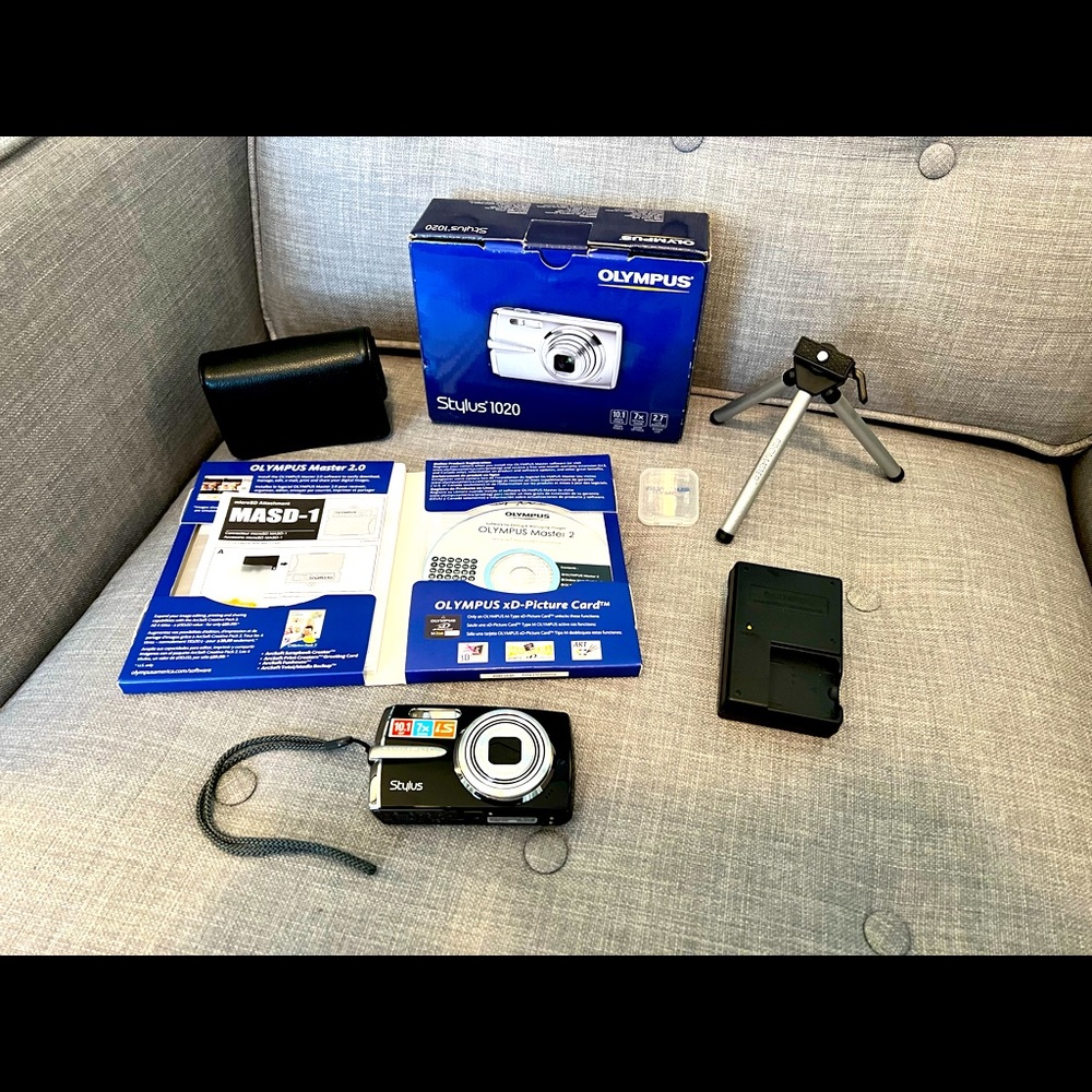 Olympus Stylus 1020 Digital Camera
